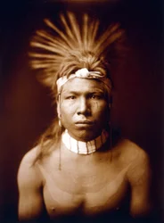 Black Hair, indio, c. 1905, fotografía de Edward S. Curtis