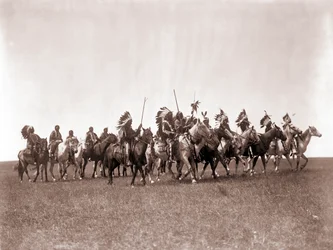 Brule Sioux War Party por Edward S. Curtis, c.1907 (impresión en plata sobre tono)