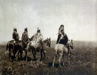 Guerrero indio (El Apsaroke) cabalgando en la llanura