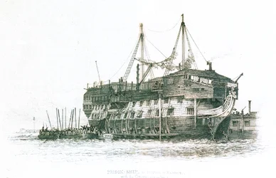 Barco-prisión en el puerto de Portsmouth con los presos subiendo a bordo