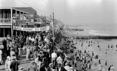 Costa de Atlantic City en verano con paseo marítimo