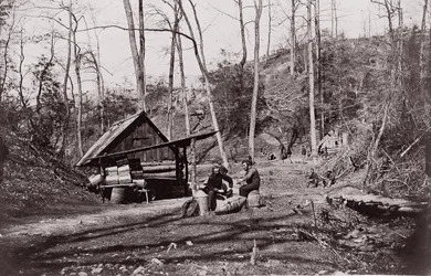 [Una estación de unión en el río James establecida para extraer pólvora de los confederados]