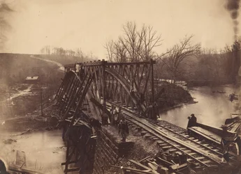 Parte del Cuerpo de Construcción Construyendo un Nuevo Puente Militar de Truss a través de Bull Run, Abril 1863