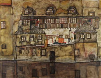 Muro de casa en el río