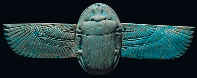 Escarabajo alado egipcio de loza, c. 664-30 a.C.