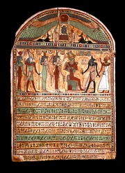 Antigüedad egipcia: estela funeraria de un sumo sacerdote: Osiris recibe al difunto presente en Anubis, detrás de él las deidades Isis, Neftis, Horus, Hathor. Siglo III-II a.C. Turín, Museo Egipcio
