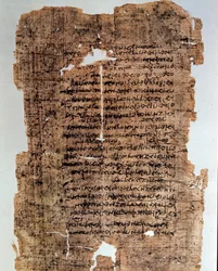 Antigüedad egipcia: papiro cubierto de inscripciones. Códice del siglo IV a.C. Dim. 17x28 cm. Alejandría de Egipto, Museo Nacional