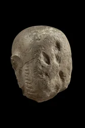Cabeza de estatua del dios Min (caliza)