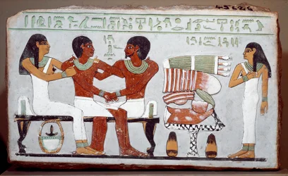Antigüedad egipcia: estela funeraria de piedra caliza pintada que representa a la familia de Amenemhet (Amenemhat)