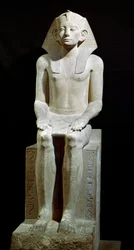 Antigüedad egipcia: estatua de piedra caliza del faraón Amenemhet (Amenemhat) III. XII dinastía. 1910 a. C. De Hawara. Dimensiones: 160 cm. El Cairo, Museo Egipcio