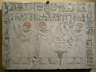 Mery, Hetepuy y Khety, cancilleres conjuntos durante el reinado de Senwosret (Sesostris) I, estela de piedra caliza pintada, civilización egipcia, Reino Medio, dinastía XII