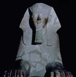 Una esfinge de la reina Hatshepsut, del templo funerario de Hatshepsut, Imperio Nuevo