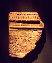 Fragmento de relieve de Akhenatón y Nefertiti
