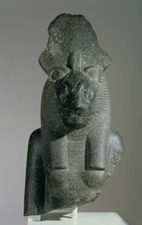 Busto de Sakhmet de una estatua sentada, ya sea del Recinto de Mut o del templo mortuorio de Amenhotep III