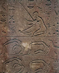Celebraciones con arpista y acróbatas, relieve, Capilla Roja de Hatshepsut, reconstrucción expuesta en el Museo de Karnak, Civilización egipcia, Reino Nuevo, Dinastía XVIII