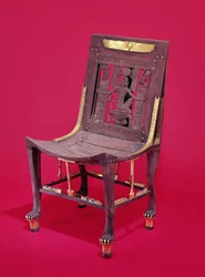 Silla, de la tumba de Tutankamón, que representa el espíritu de millones de años