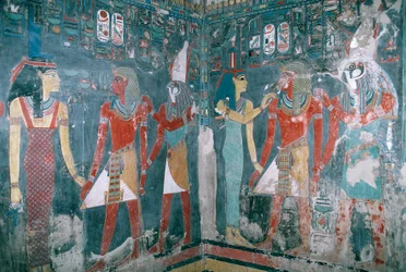 Egipto, Tebas, Luxor, Valle de los Reyes, Tumba de Horemheb, Pintura mural que representa a Horemheb entre la diosa Isis y el dios Horus, Reino Nuevo, Dinastía XVIII