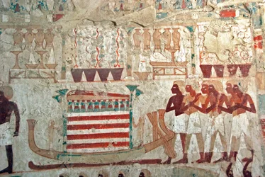 Antigüedad egipcia: pintura decorando la tumba de Userhat (Ursehat) (TT56) alto funcionario del Baño (dinastía XVIII) que representa el barco sagrado llevando el catafalco con la momia de Oursehat