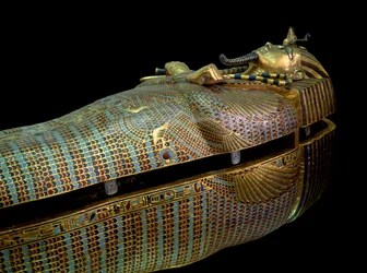 Antigüedad egipcia: sarcófago del tesoro de Tutankamón (Tutankamón o All-Ankh-amun)
