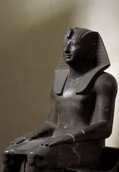 Antigüedad egipcia: escultura de basanita que representa al gobernante Thutmosis (Tuthmosis o Thutmus) III (1479-1425 a.C.), faraón egipcio. Dim. 192 cm. Dinastía XVIII. Turín, Museo Egipcio
