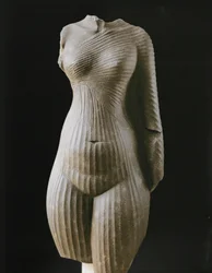 Torso femenino, probablemente Nefertiti, esposa del faraón ...