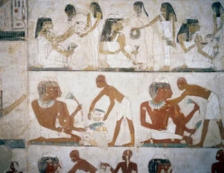 Banquete funerario con músicas femeninas, mujeres poniéndose joyas, hombres y músicos, frescos en la Tumba de Rekhmire, Necrópolis de Sheikh Abd el Qurnah, Luxor, Tebas (Lista del Patrimonio Mundial de la Unesco)