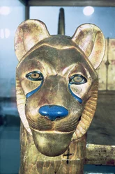 Cabecera funeraria en forma de león, de la tumba de Tutankamón