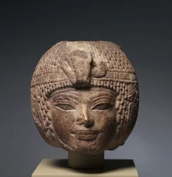 Cabeza de Amenhotep III con peluca redonda, c.1391-1353 a.C.