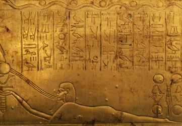 Figura humana, relieve en el panel exterior derecho de la segunda capilla funeraria, Tesoro de Tutankamón, Egipto, Civilización egipcia, Reino Nuevo, Dinastía XVIII