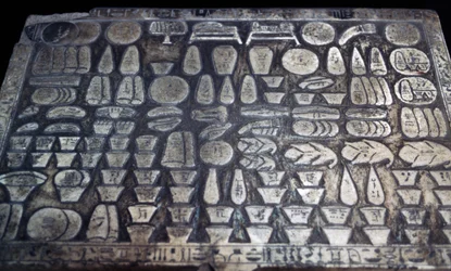 Mesa de ofrendas, civilización egipcia, Reino Nuevo, Dinastía XVIII, Detalle