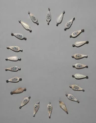 Cuentas en forma de pétalo, c.1391-1353 a.C.