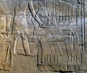 Sacerdote que supervisa el trabajo de las mujeres, relieve mural, columnata del Templo de Amón (Lista del Patrimonio Mundial de la Unesco