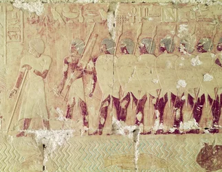 Relieve que representa a los soldados enviados por la reina Hatshepsut en una expedición a la Tierra de Punt