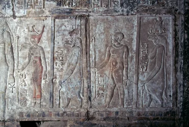 Relieve con Neith, Opet, Hor Hijen e Hirent, Templo mortuorio de Hatshepsut, Deir el-Bahari, Necrópolis tebana (Lista del Patrimonio Mundial de la UNESCO