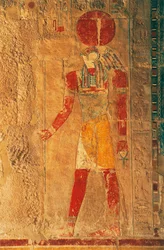 Relieve con Ra Horakhty, Templo mortuorio de Hatshepsut, Deir el-Bahari, Necrópolis tebana (Lista del Patrimonio Mundial de la UNESCO