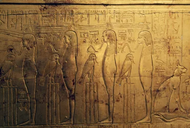 Relieves del primer registro del panel exterior de la segunda capilla funeraria, Tesoro de Tutankamón, Egipto, Civilización egipcia, Reino Nuevo, Dinastía XVIII
