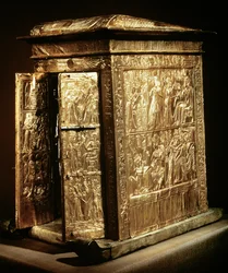 El Santuario Dorado de Tutankamón