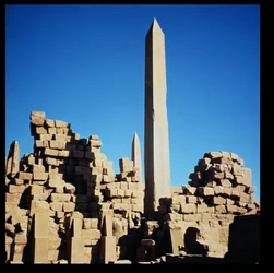 Los obeliscos de Tutmosis I (1504-1492 a.C.) y Hatshepsut (1473-1458 a.C.) en el Gran Templo de Amón, Templo de Karnak, Nuevo Reino