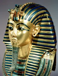 La máscara funeraria de oro, de la tumba de Tutankamón (c.1370-52 a.C.) Nuevo Reino