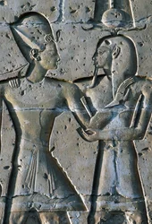 Bajorrelieve que representa al faraón, Templo de Seti I, o Gran Templo de Abidos, Abidos, Egipto, Civilización egipcia, Reino Nuevo, Dinastía XIX