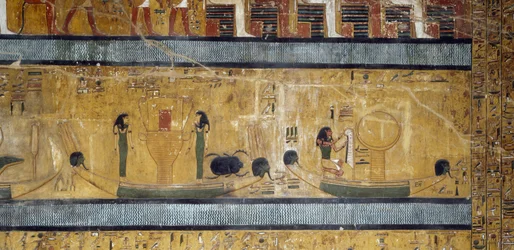 Barcos con sistros, diosas y escarabajo, dios con pluma de avestruz y luna en caja, fresco del gran Salón Hipóstilo de la Tumba de Seti I, Valle de los Reyes, Luxor, Tebas (Unesco)
