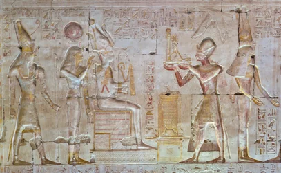 Relieve coloreado, templo de Seti I, Abidos, Egipto