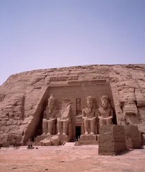 Antigüedad egipcia: Coloso del Templo de Ramsés II. 1271-1256 a.C. Abu Simbel, Asuán, Egipto
