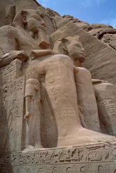 Antigüedad egipcia: Coloso del Templo de Ramsés II. 1271-1256 a.C. Abu Simbel, Asuán, Egipto