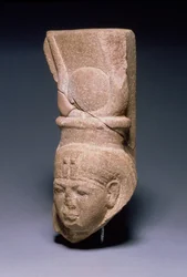 Cabeza de Hathor, de Serabit-el-Khadim en la Península del Sinaí, Nuevo Reino, c.1279-1213 a.C.