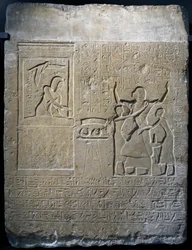Hormin, jefe del harén del rey, recompensado con collares de oro que le regaló Seti I, estela de piedra caliza