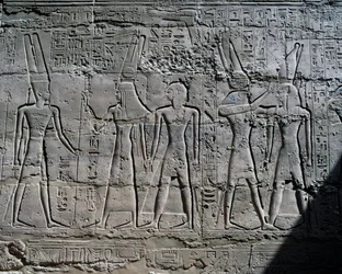 Escenas de ofrendas a los dioses, relieve, paredes interiores de la Gran Sala Hipóstila, complejo del templo de Karnak (Lista del Patrimonio Mundial de la Unesco