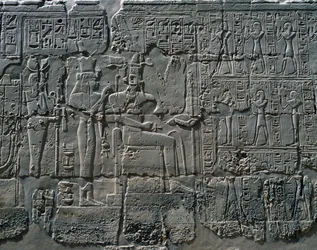 Escenas de ofrendas a los dioses, relieve, paredes interiores de la Gran Sala Hipóstila, complejo del templo de Karnak (Lista del Patrimonio Mundial de la Unesco