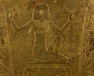 La diosa Isis, detalle decorativo del sarcófago de la reina Tuya, madre de Ramsés II, madera dorada, Civilización egipcia, Reino Nuevo, Dinastía XIX