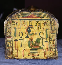 Detalle del extremo del pie de la base del ataúd exterior de la momia de Nesyamun, posiblemente encontrado en Deir El-Bahri, Nuevo Reino, c.1100 a.C.